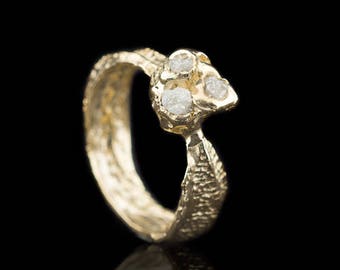 ELEGANT DIAMOND BARNACLE | Solid Gold ring with three Rough Diamonds