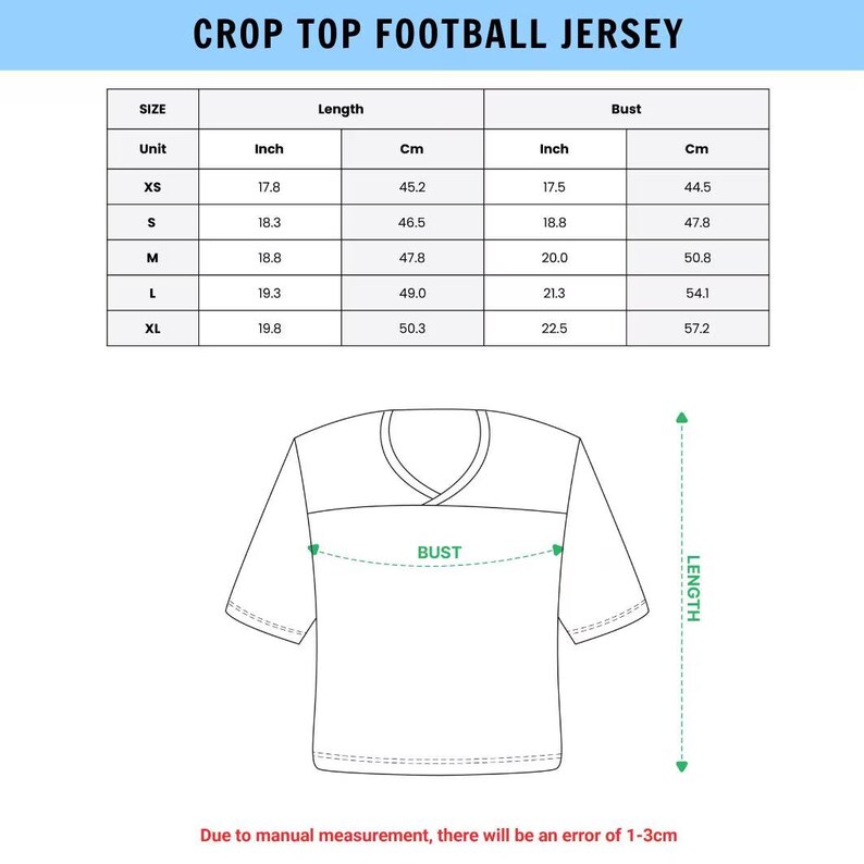 Op de afbeelding: Een maattabel voor een crop top football jersey met een tabel voor lengte en borstomvang in inches en centimeters voor de maten XS tot XL, inclusief een lijntekening van het shirt met pijlen die de meetpunten aangeven.