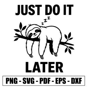 Pode incluir: Um design gráfico a preto e branco com uma preguiça a dormir num ramo de árvore com o texto JUST DO IT LATER e três z's acima da preguiça. Abaixo do gráfico, uma caixa retangular contém o texto PNG - SVG - PDF - EPS - DXF.
