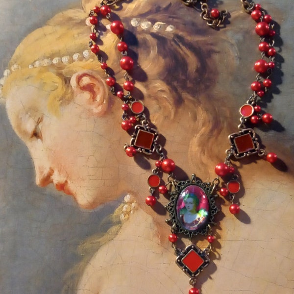 Collier pendentif baroque perles rouge portrait miniature reine baroque