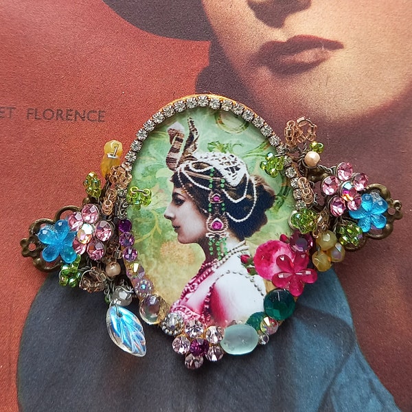 Broche portrait Mata-Hari cristal perles support bronze, cabochons Boho hippie chic gipsy