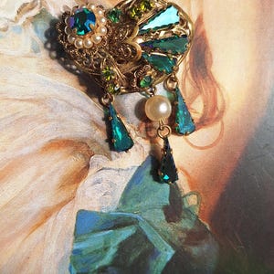 Vintage 70s 80s emerald green crystal square brooch