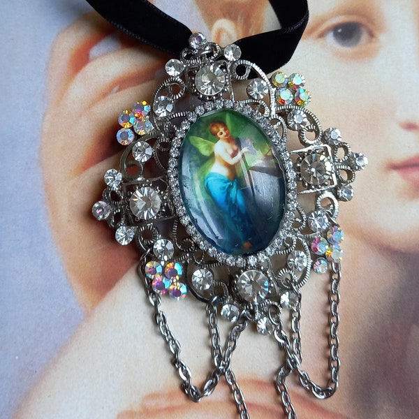 Baroque pendant crystal aurora cabochon camay face