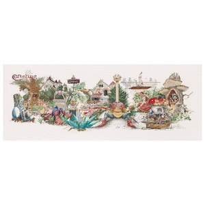 Może przedstawiać: Szczegółowy haft krzyżykowy przedstawiający logo Efteling oraz różne postacie fantasy, w tym centralną postać z wydłużoną szyją, duże drzewo, małe domki i postacie w łodzi, wszystko wykonane przy użyciu żywych, wielokolorowych nici.