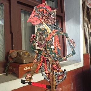 Bisma Wayang Kulit, zeldzame Javaanse schaduwpoppen, handgemaakte Indonesische volkskunst, immaterieel cultureel erfgoed