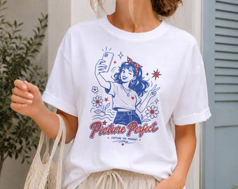 Showgirl-Ära-Grafik-T-Shirt | Selfie-Shirt in Vintage-Blau