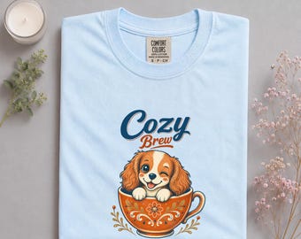 Cavalier-Shirt, Cozy Brew Coffee Tee, Geschenk für Hundemamas, King Charles Spaniel-Bekleidung