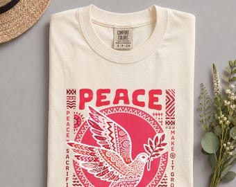 Friedenssymbol-T-Shirt in den Farben der Comfort Colors, Grafik-T-Shirt „Walk for Peace“, Anti-Kriegs-Kleidung