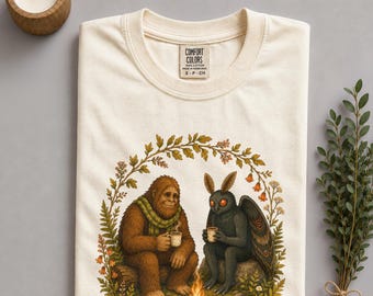 „Respektiere die Einheimischen“-Shirt | T-Shirt mit Bigfoot- und Mottenmann-Motiv | Geschenk für Kryptozoologen