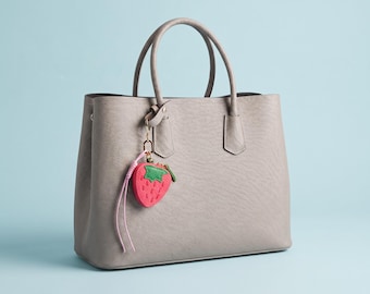 Erdbeere Mini Geldbörse Leder, Münzbörse personalisiert mit Namen, Erdbeer Taschenanhänger Schlüsselanhänger, kleine Ledertasche Geschenk