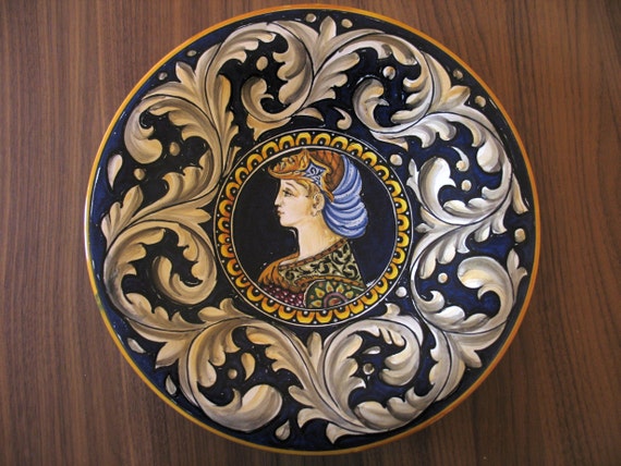 Maiolica Ceramic Bowl measuring 28 cm in diameter