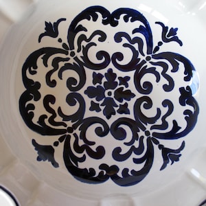 Maiolica Ceramic Bowl measuring 28 cm in diameter