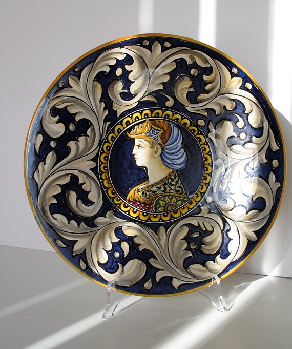 Maiolica Ceramic Bowl measuring 28 cm in diameter