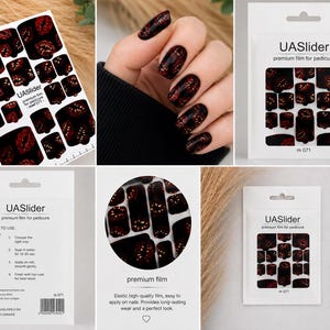 Pode incluir: Um conjunto de pel&iacute;culas premium UASlider para pedicure com um padr&atilde;o repetitivo de l&aacute;bios vermelhos sobre um fundo preto. O produto inclui uma folha de autocolantes, uma embalagem de venda branca com instru&ccedil;&otilde;es e um c&oacute;digo de barras.