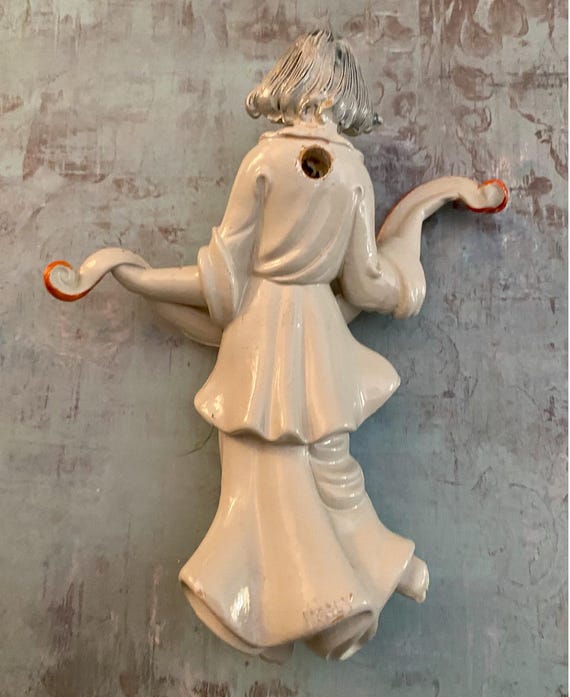 ITALY天使の壁掛けセット イタリア製のヴィンテージ磁器製天使の壁掛け。天使はオレンジ色の