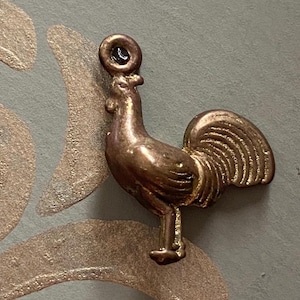 Vintage Rooster Gumball Vending Machine Cracker Box Brass Charm. Excellent Condition!