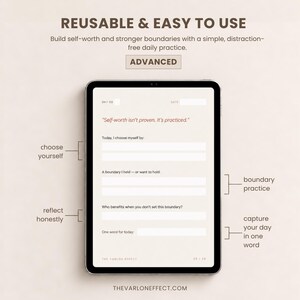 K&ouml;nnte beinhalten: Ein digitales Tablet, das eine t&auml;gliche &Uuml;bungsseite mit dem Text REUSABLE & EASY TO USE, ADVANCED und Aufforderungen wie Today, I choose myself by, A boundary I held, Who benefits when you don't set this boundary und One word for today anzeigt.