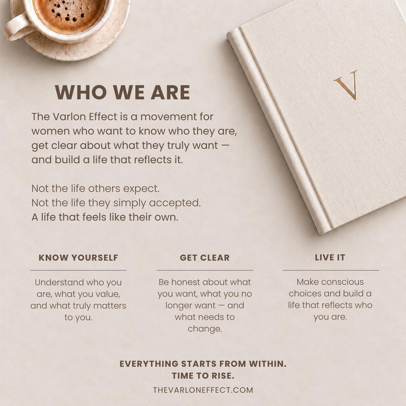Puede incluir: Un cuaderno beige con una letra V dorada en la portada, colocado junto a una taza de caf&eacute;. El texto dice: WHO WE ARE, The Varlon Effect is a movement for women who want to know who they are, get clear about what they truly want, and build a life that reflects it. KNOW YOURSELF, GET CLEAR, LIVE IT, EVERYTHING STARTS FROM WITHIN. TIME TO RISE. THEVARLONEFFECT.COM.