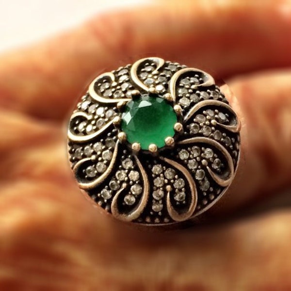 Vintage Ring - Charming Ring - Emerald and White Sapphire Ring - Silver and Gold - Estate jewelry   vintage beauty   R412