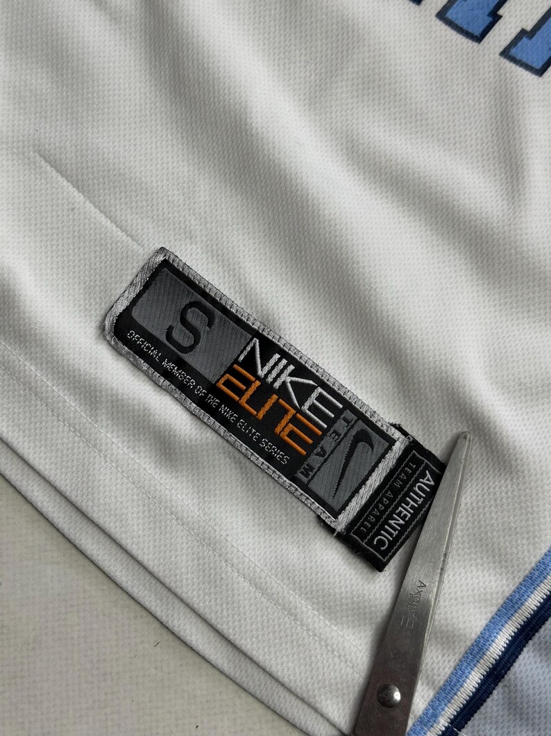 Nike Air Jordan Vintage North Carolina Tar Heels #11 basketbalshirt voor heren, maat S, Y2K NBA, jaren 90-00, Y2K afbeelding 3