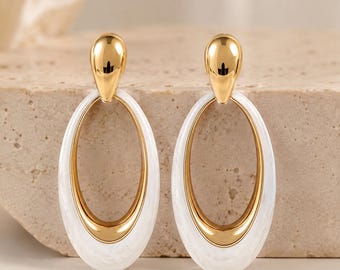 Pendientes colgantes de aro ovalados de resina color oro blanco, joyería moderna y llamativa.