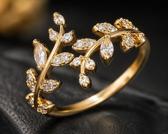 Anillo chapado en oro con diseño de hojas y enredaderas, joyería nupcial ajustable con cristales.