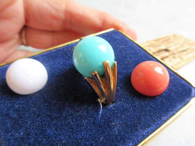 size 6-7 ring Orange or White Cocktail Ring vintage ring-Change color ring-statement ring 1970s Avon Ring in Box-Gold Plated Ring -Blue