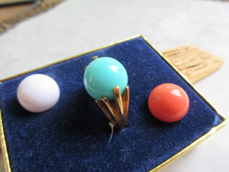 size 6-7 ring Orange or White Cocktail Ring vintage ring-Change color ring-statement ring 1970s Avon Ring in Box-Gold Plated Ring -Blue