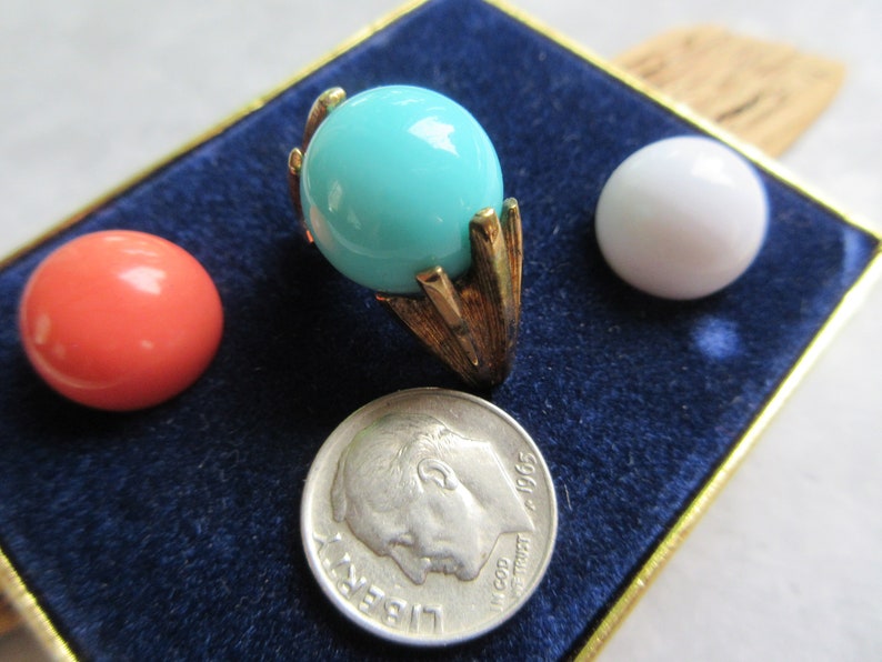 size 6-7 ring Orange or White Cocktail Ring vintage ring-Change color ring-statement ring 1970s Avon Ring in Box-Gold Plated Ring -Blue