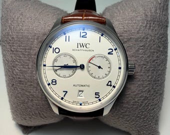 Orologio da uomo vintage con movimento automatico IWC, cassa interamente in acciaio inossidabile e cinturino marrone, ideale come regalo di anniversario.