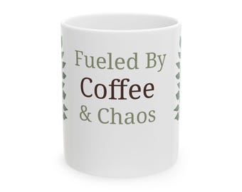 Tasse en céramique botanique Fueled By Coffee & Chaos | Design vert sauge expresso