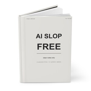 Puede incluir: Un libro de tapa dura blanco con texto negro en la portada que dice AI SLOP FREE, clean edition, no filler, clean notes only, y no generated filler / no synthetic sameness. El libro está ligeramente abierto en la parte superior, mostrando páginas blancas.