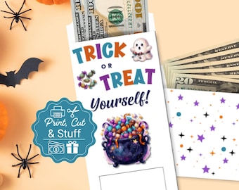 Puede incluir: Dos sobres de papel blanco para Halloween. Un sobre vertical presenta el texto Trick or Treat Yourself, un fantasma y un caldero lleno de dulces. El segundo sobre horizontal tiene un patrón de estrellas y puntos de color morado.