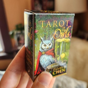 VERSIÓN MINI! - Mini Baraja del Tarot de los Búhos - Caja firmada por el Artista