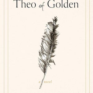 Può includere: Una copertina di libro con sfondo color crema e un sottile bordo dorato. Il testo recita #1 NEW YORK TIMES BESTSELLER, Theo of Golden, a novel e Allen Levi. Un'illustrazione dettagliata a inchiostro nero di una piuma è centrata sulla copertina.