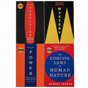Könnte beinhalten: Eine Sammlung von vier Büchern von Robert Greene, die in einem Raster angeordnet sind. Die Titel umfassen The Art of Seduction, Mastery, The 48 Laws of Power und The Concise Laws of Human Nature. Jedes Buchcover zeigt markante geometrische Designs.