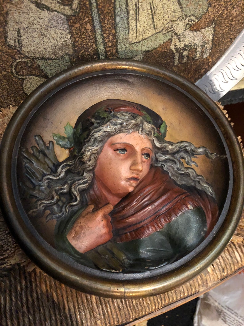 Absolutely Stunning 3D Cast Iron 1800s Girl Plate Flu Cover image 2