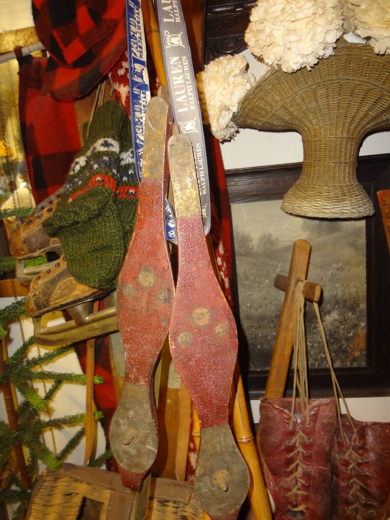Loooooooooove these crackle red chippy painted ice skates