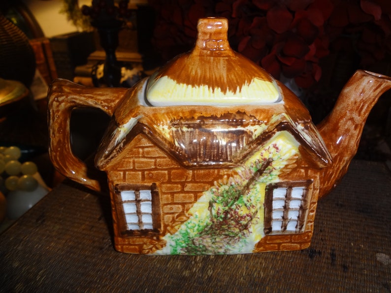 KENSINGTON COTTAGE WARE Tea Pot Made In England