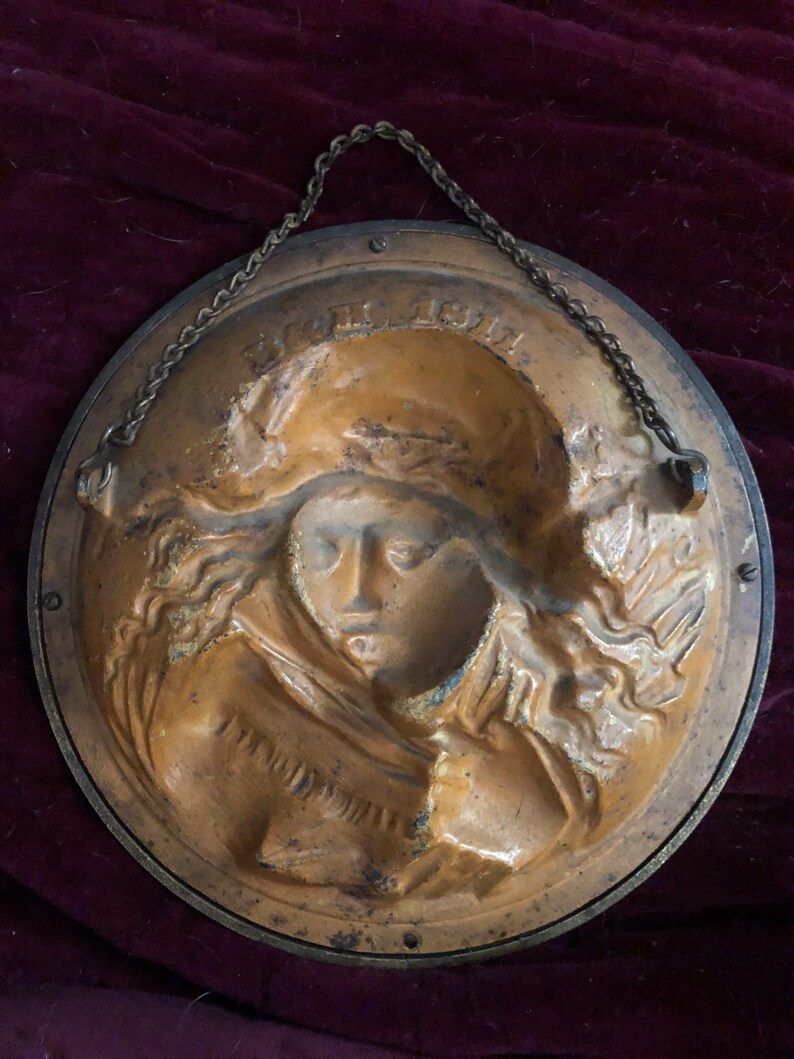 Absolutely Stunning 3D Cast Iron 1800s Girl Plate Flu Cover image 10