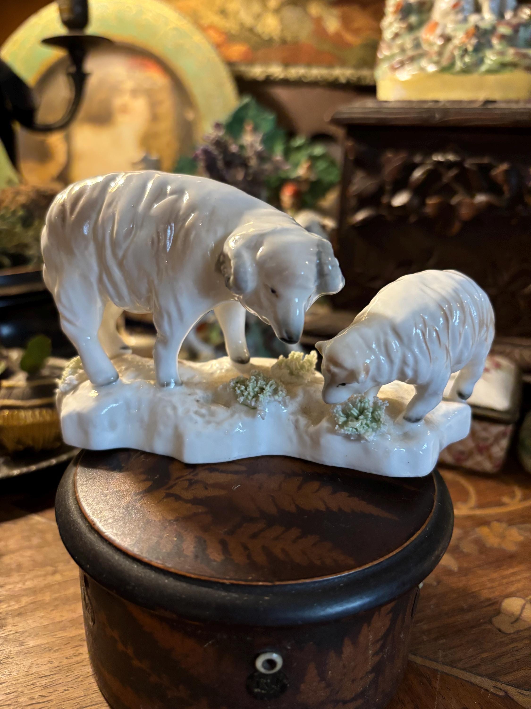 【プップ さま】* antique sheep ✵ * 鈴をつけた小さな 羊さん プップ さま】* antique sheep ✵ * 鈴をつけた小さな 羊さん