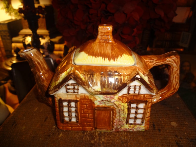 KENSINGTON COTTAGE WARE Tea Pot Made In England