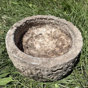 Vaso da fiori antico in pietra intagliata a mano / Decorazione rustica da giardino / Recupero architettonico / Vaso in pietra dal fascino antico