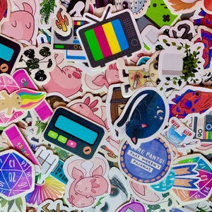 Lindo set de pegatinas misteriosas: 30 pegatinas de animales, videojuegos y plantas.