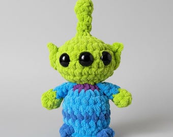 Crochet Space Alien Plush | Handmade Three-Eyed Alien Amigurumi | Soft Blanket Yarn Toy | Sci-Fi Gift