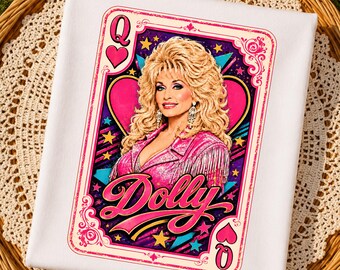 Dolly Parton Królowa Kier Dolly Memorial PNG, Sublimacja w stylu retro pop-art country legend, Clipart z hołdem dla kart do gry, Neon Western PNG
