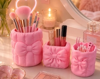 Gesteppter Bogen Makeup Organizer Set | Kokette Eitelkeitsdekor, Bürstenhalter