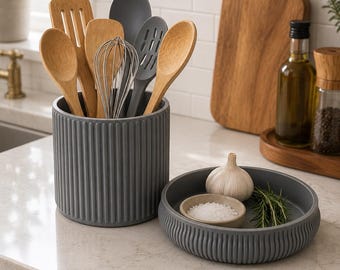 Gerippte Küche Organizer Set | Moderner Utensilienhalter & Dekoratives Tablett für Arbeitsplatten