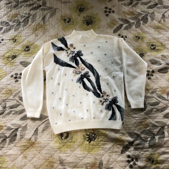Vintage 90s Oversized Sweater, Vintage White flor… - image 1