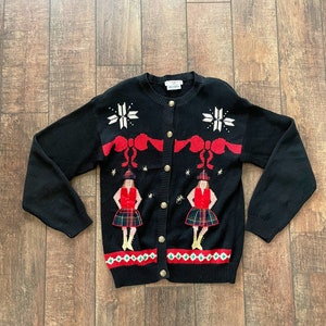 Cardigan de Natal vintage, suéter de Natal de dançarina irlandesa, suéter de Natal de dançarina escocesa, The Christmas Sampler 1993, suéter Leslie Fay